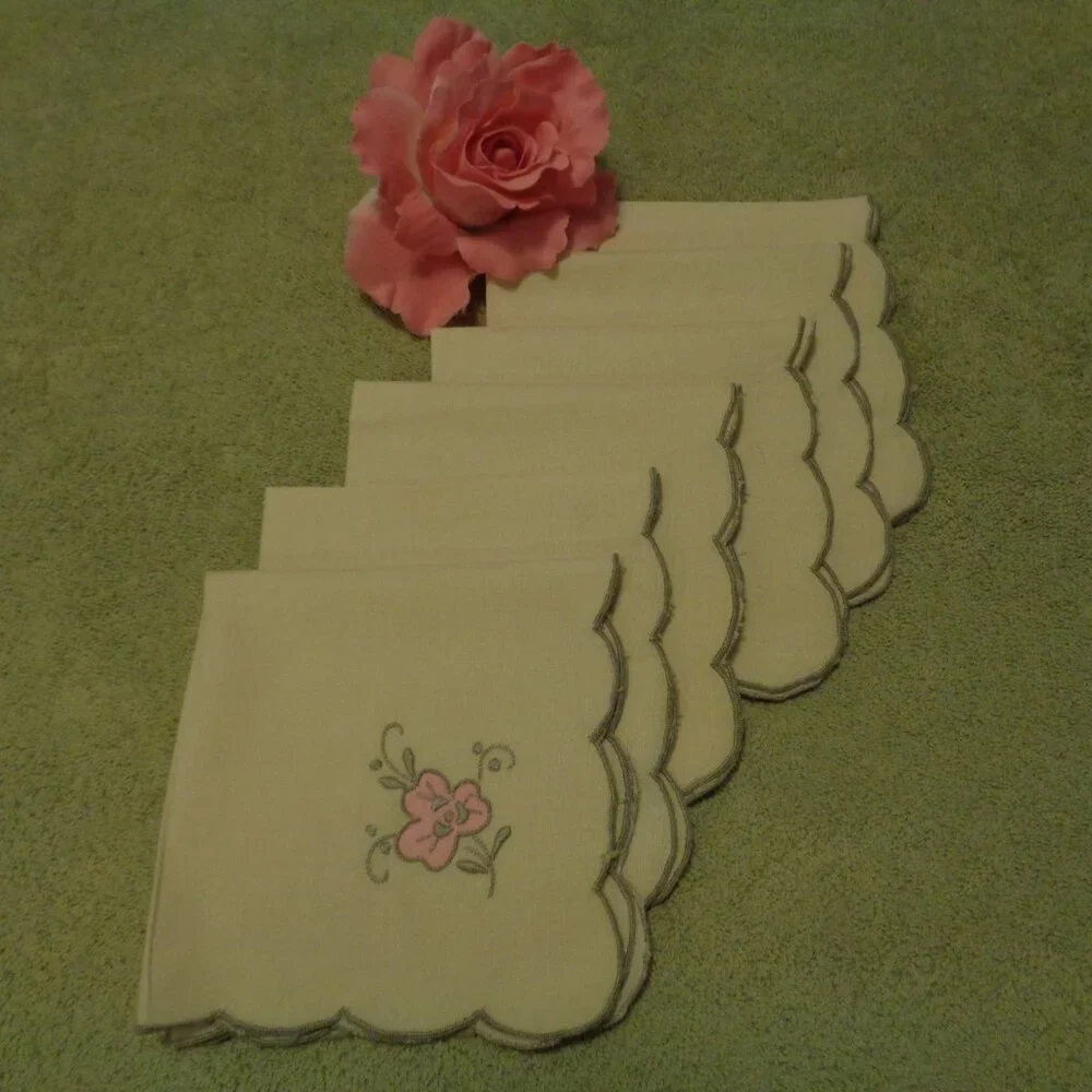 1980S VINTAGE EMBROIDERED APPLIQUED FLOWERS NAPKINS LOT OF 6